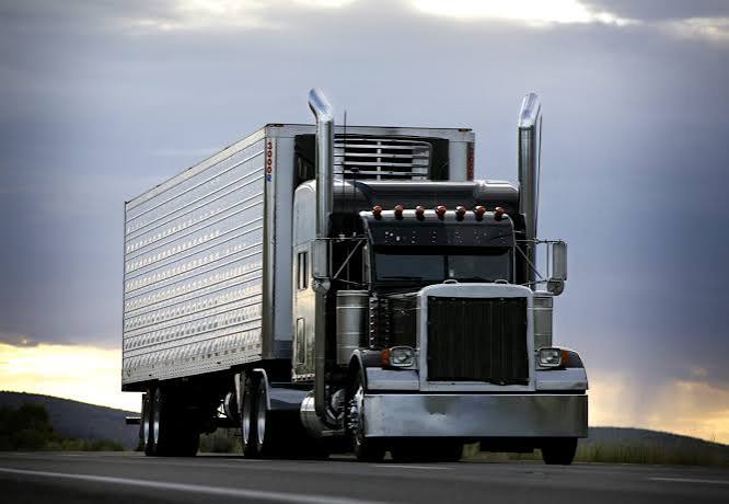 Reefer truck under VertexSNS dispatch